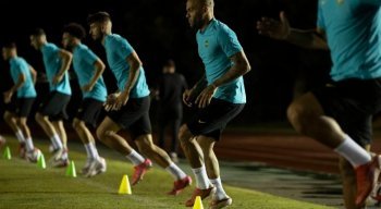 Daniel Alves, de 38 anos, é o jogador mais vitorioso na história do futebol mundial – são 41 títulos na carreira