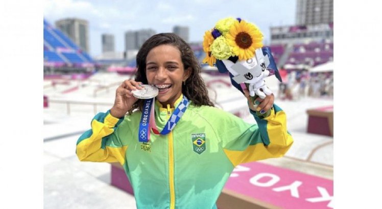 Rayssa Leal, de 13 anos, ganha a terceira medalha do Brasil nas Olimpíadas de Tóquio.