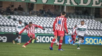 Timbu não segurou o Coxa Branca no Couto Pereira e perdeu invencibilidade na Série B.