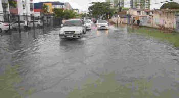 Os alagamentos foram registrados em várias regiões do Grande Recife
