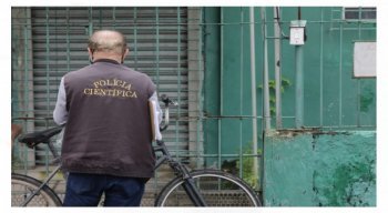 A polícia científica esteve na área para realizar a perícia do caso.