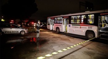 O caso aconteceu dentro do ônibus, quando circulava pela BR 232, no Recife