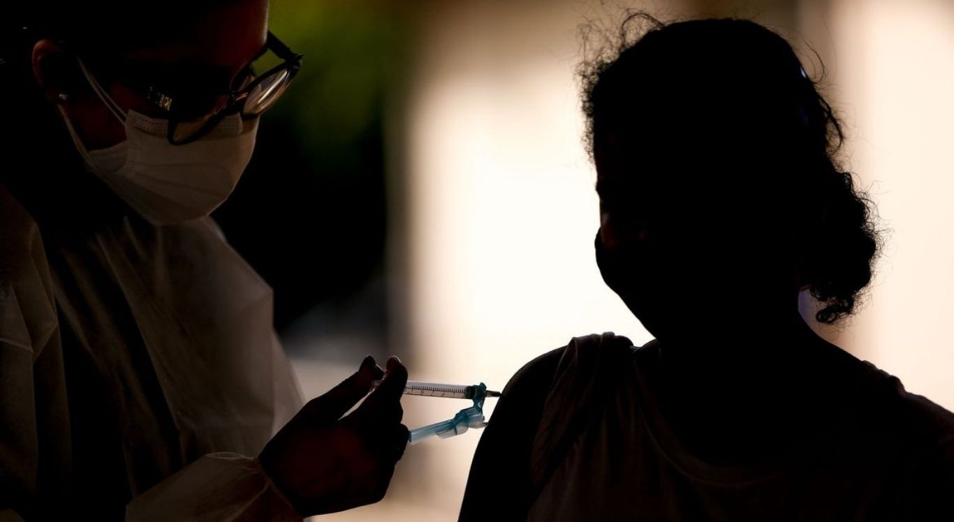 Segundo o estudo, 310 municípios disseram ter ficado sem vacina contra a covid-19