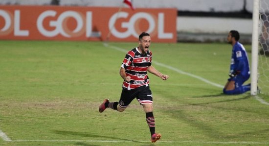 Na raça e com sofrimento, Santa Cruz vence o Volta Redonda e segue respirando na Série C