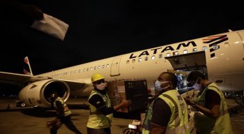 Os imunizantes chegaram ao aeroporto internacional do Recife ao longo desta quarta-feira (1°)