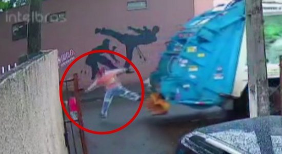 O coletor de lixo salvou a criança de ser atropelada no Paraná