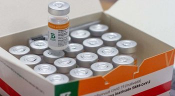 No último (4) a Anvisa interditou mais de 12 milhões de doses do imunizante por terem sido envasadas em uma fábrica não inspecionada