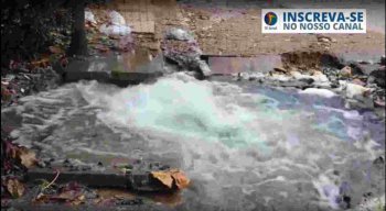 Vazamento de água limpa em Engenho Velho, Jaboatão dos Guararapes