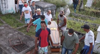 Familiares e amigos foram prestar as últimas homenagens