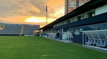 Remo x Náutico se enfrentam no Estádio Baenão, em Belém-PA.