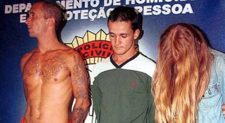 Daniel Cravinho (no centro da imagem) era namorado de Suzane von Richthofen na época do crime