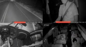 Gravação é do circuito interno de imagens da empresa responsável pelo ônibus envolvido. No vídeo, é possível ver o momento da batida