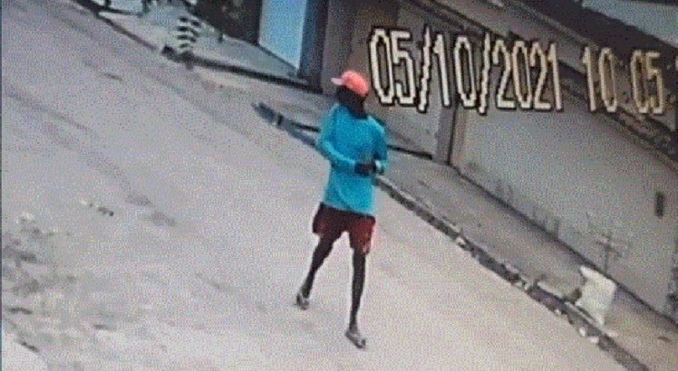 Vídeo: Pai identifica filho roubando celular de criança e vai devolver à vítima, em Garanhuns