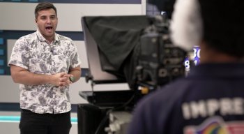 Jornalista Fábio Araújo comanda o programa Por Aqui, a partir do meio-dia, na TV Jornal