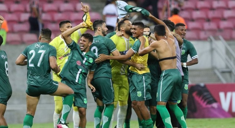 Atletas do Floresta comemoram a classificação à terceira fase das Eliminatórias da Copa do Nordeste