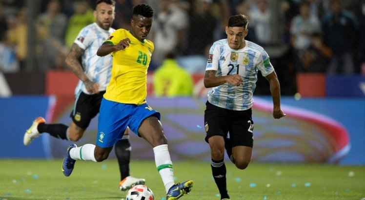 Vinícius Júnior substituiu Neymar no clássico contra a Argentina