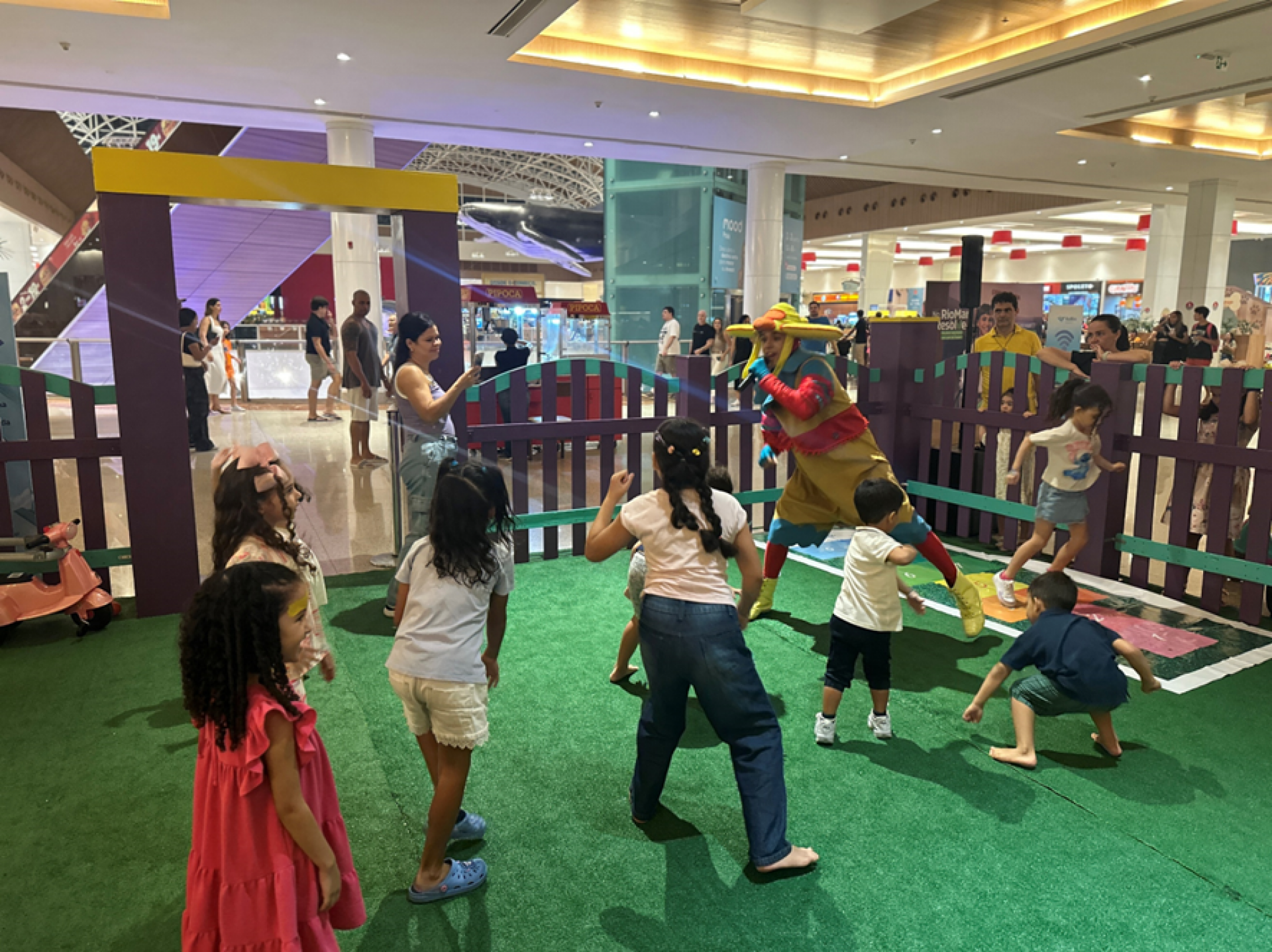 Espaço infantil para atividades recreativas gratuitas