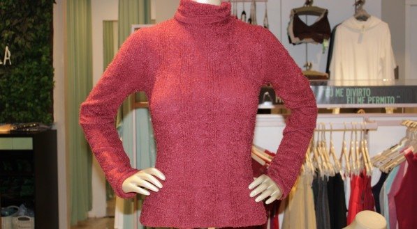 A blusa de fio peludo custa R$ 251,90.