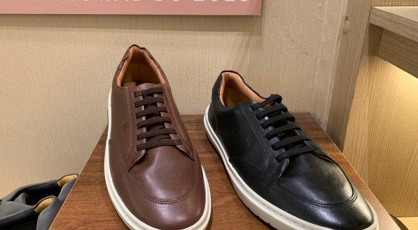 Os sapatos custam R$ 499,99.