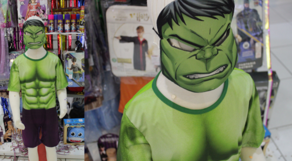 A fantasia e Hulk custa R$ 99,91. 
