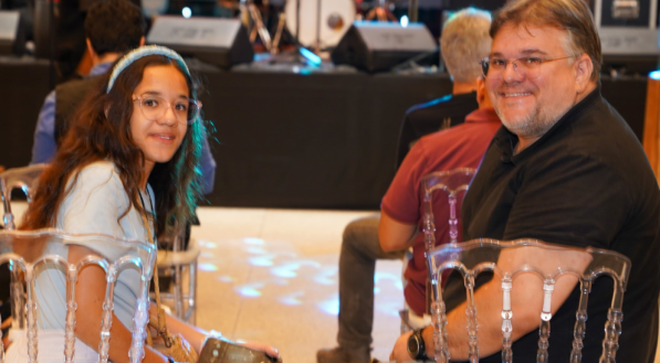 Cícero Garrozi veio ao workshow com sua filha, Júlia.