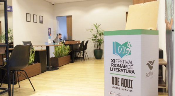 Doação de livros.