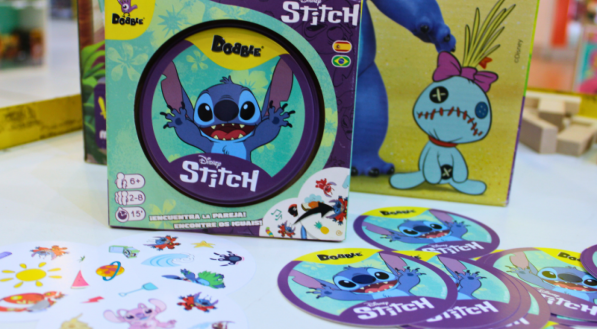 Dobble Stitch &eacute; um jogo para 2 a 8 jogadores acima de 6 anos. 