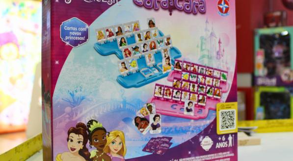 Cara a Cara Disney Princesa &eacute; um jogo para 2 jogadores acima de 6 anos. 