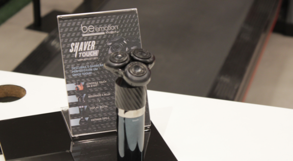 O barbeador est&aacute; por R$ 699.