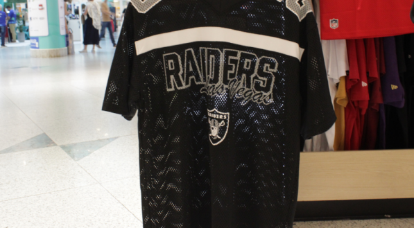 A camisa NFL est&aacute; por R$ 529,90.