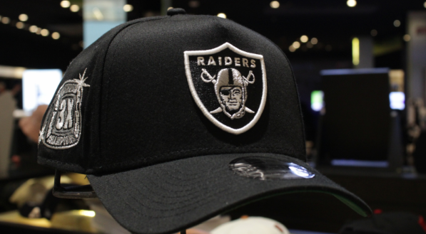 O bon&eacute; Raiders est&aacute; por R$ 309,90.