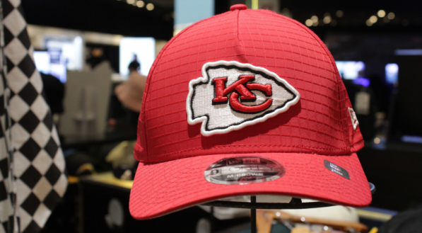 O bon&eacute; Kansas City Chiefs est&aacute; por R$ 229,90.