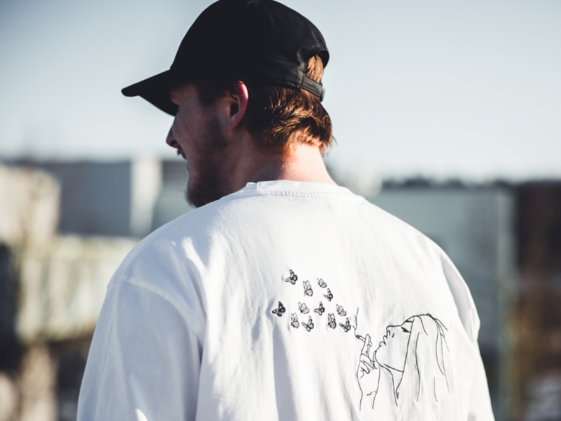 Boné strapback.