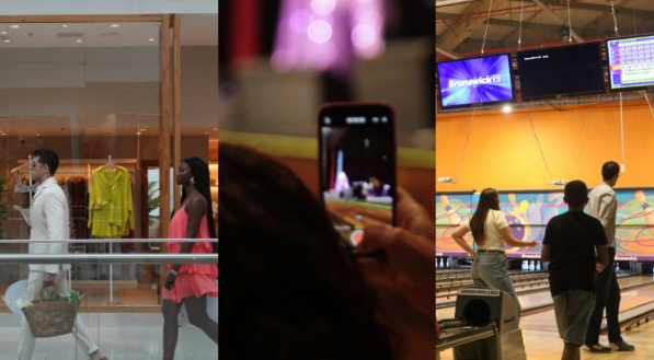 Uma montagem com três fotos, sendo a primeira com um homem com roupas claras e uma mulher de vestido rosa desfilando pelo corredor do shopping; a segunda com foco em um celular tirando foto de um palco e a terceira conta com três pessoas na pista de boliche