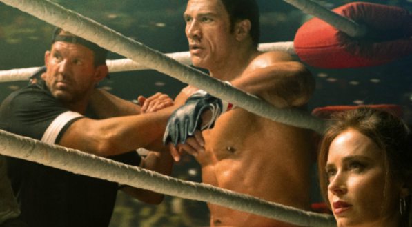 A imagem mostra uma cena do filme "Coração de Lutador", com Dwayne Johnson