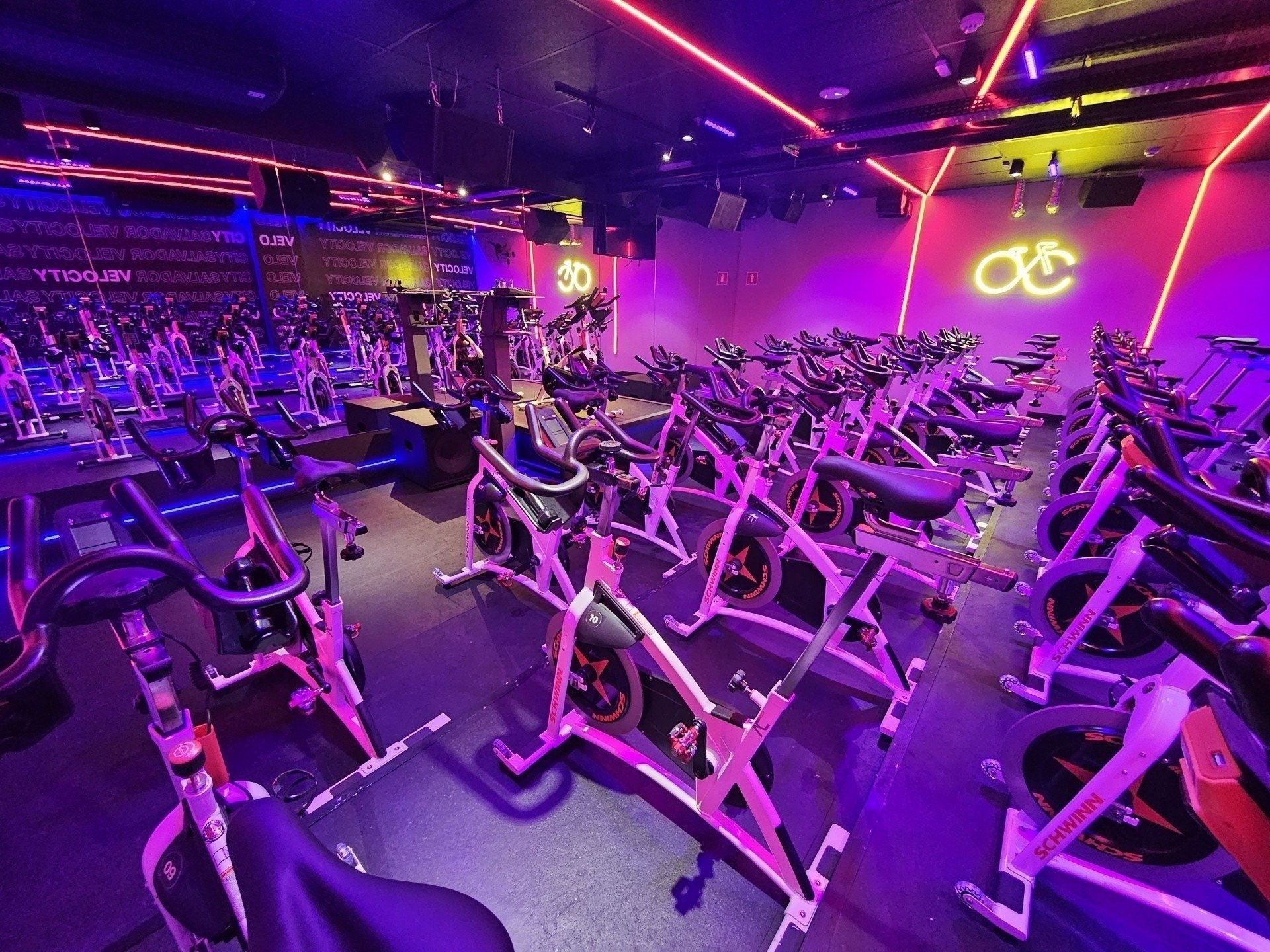 Aulas de bike indoor imersivas na Velocity Aulas de bike indoor imersivas na Velocity