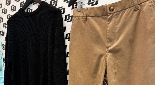 Suéter: 897 por 448,50; Calça: 668 por 334