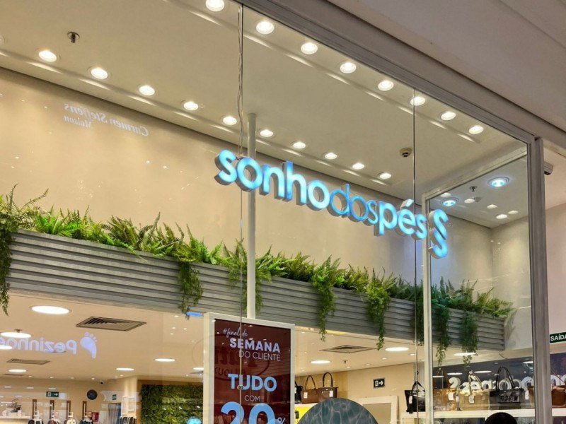 Vitrine da loja Sonho dos Pés, piso L1