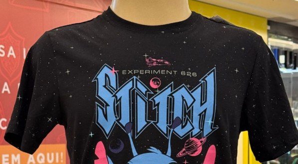 A Piticas tem canecas, velas e muuuuuitas opções de camisetas. 