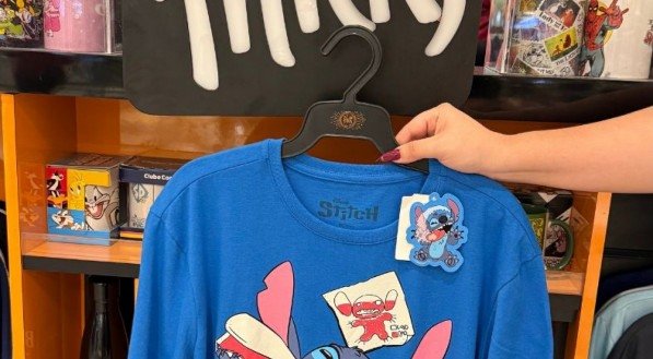 A Piticas tem canecas, velas e muuuuuitas opções de camisetas. 
