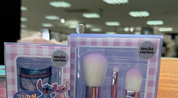 A Renner possui uma linha para maquiagem exclusiva, além de camisas, papelaria e itens de cozinha.