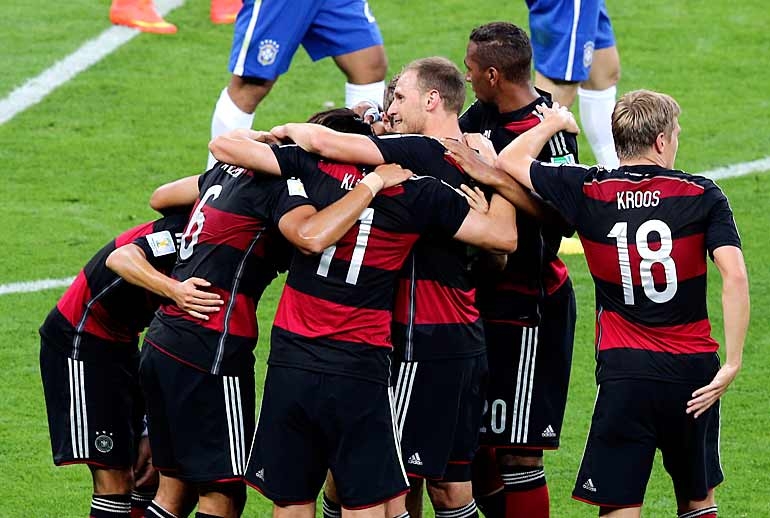 Em 2014, a Alemanha usou vermelho e preto no 7 x 1 sobre o Brasil, no Mineir&atilde;o