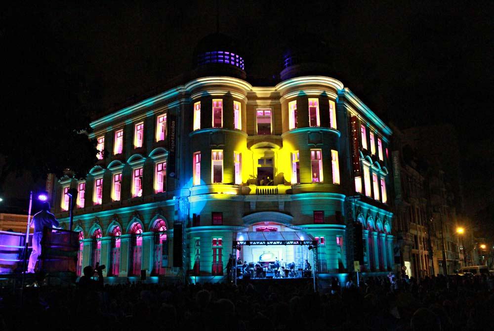 LUZES Pr&eacute;dio que abriga a Caixa Cultura Recife iluminado para edi&ccedil;&atilde;o passada do Caixa de Natal