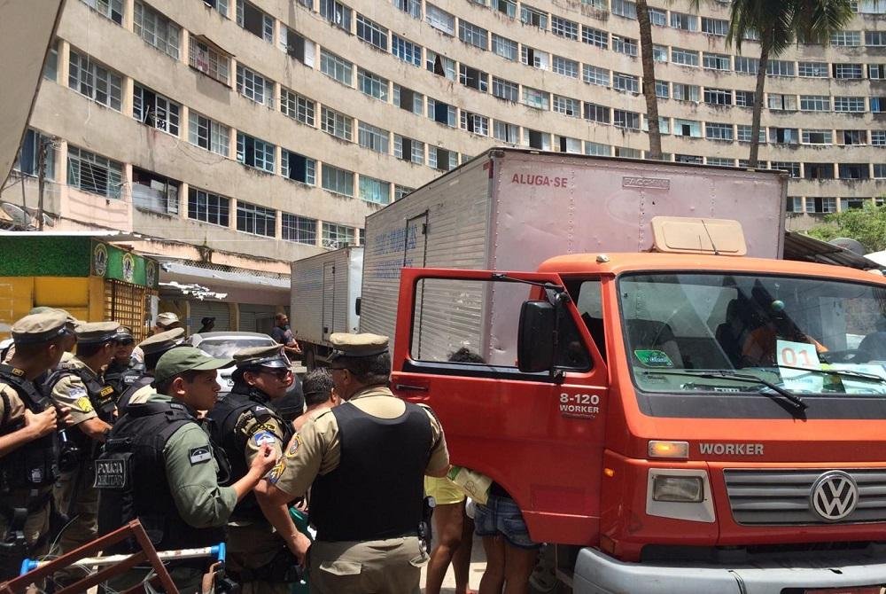 Denúncia de invasão e roubo no edifício Holiday, em Boa Viagem