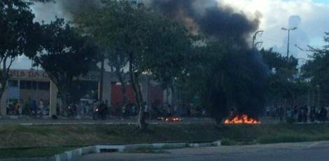 Protesto na Av. Agamenon Magalhães complica o trânsito