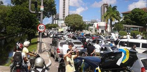 Carreata da TelexFree congestiona trânsito na Agamenon