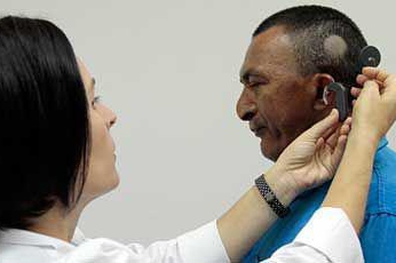 Implante coclear &eacute; indicado a pessoas que praticamente n&atilde;o escutam e que n&atilde;o se beneficiaram de pr&oacute;teses convencionais