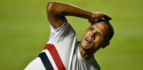 Os dois atletas foram denunciados pela troca de ''carinhos'' na partida do dia 12 de agosto, entre Figueirense e São Paulo