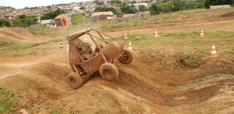 Estudantes de Pernambuco vencem competição regional de engenharia automotiva