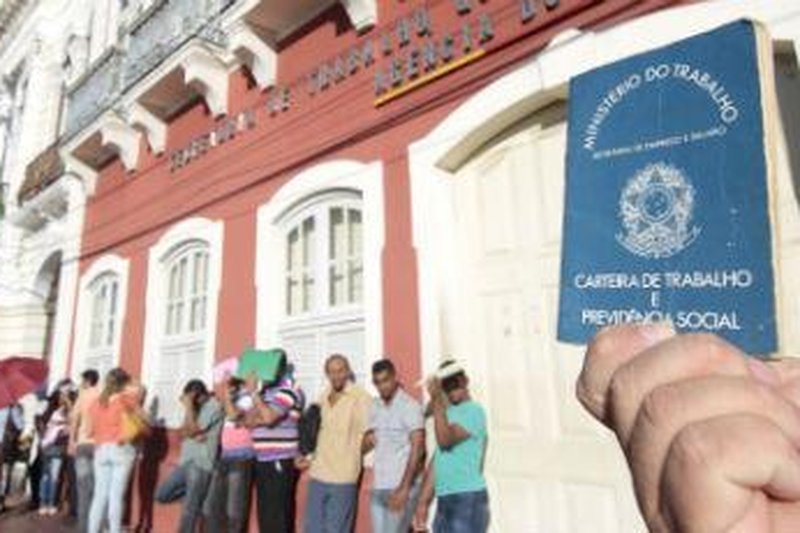Apesar da alta taxa de desocupação em todo país, desempregados estão sofrendo para adquirir benefício no Estado
